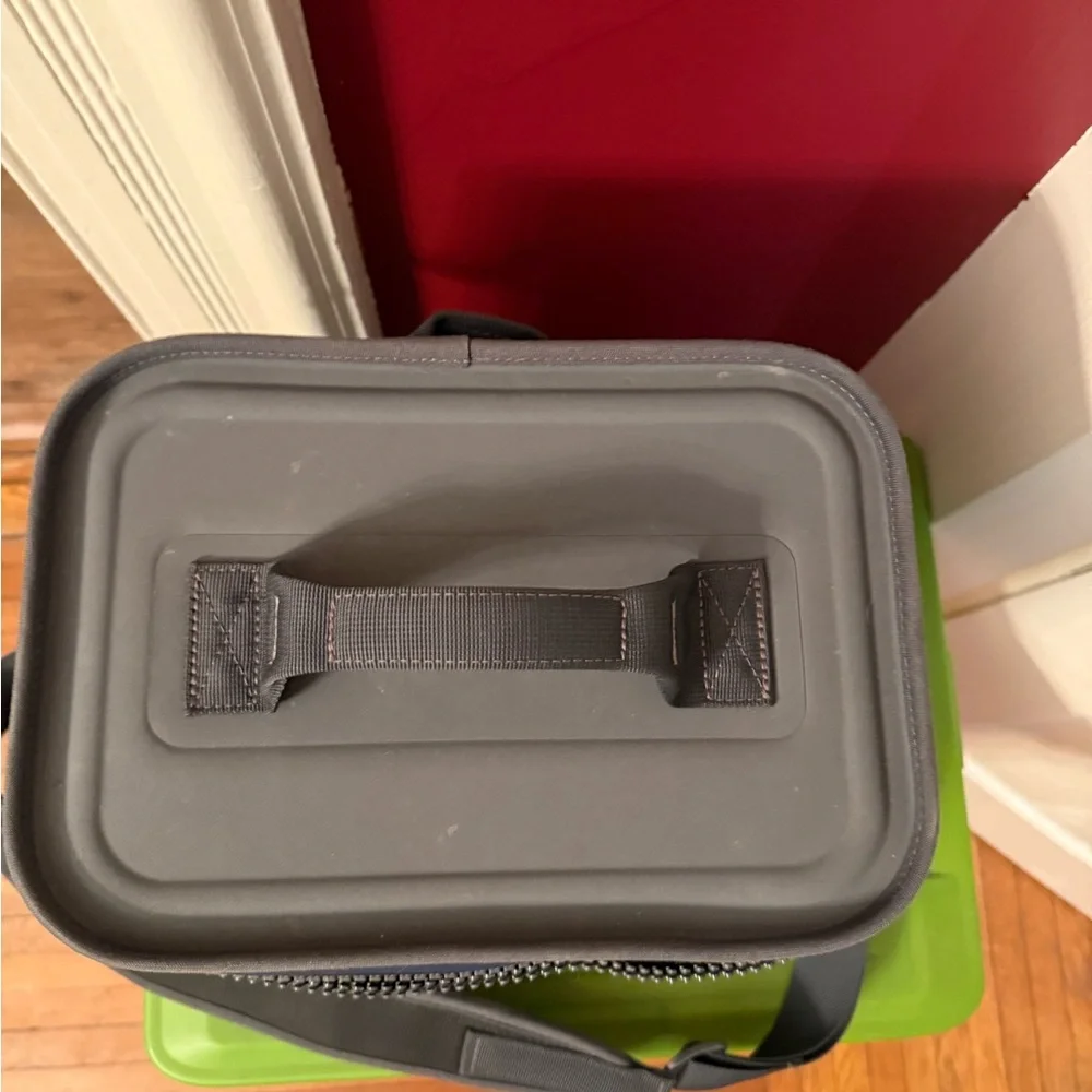 YETI Hopper 8 cooler - Picture 3 of 7